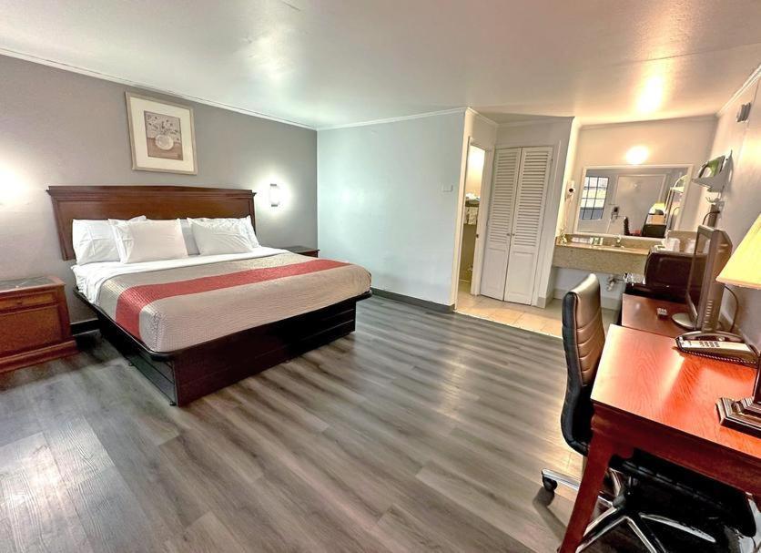 Red Carpet Inn - Stamford Kültér fotó